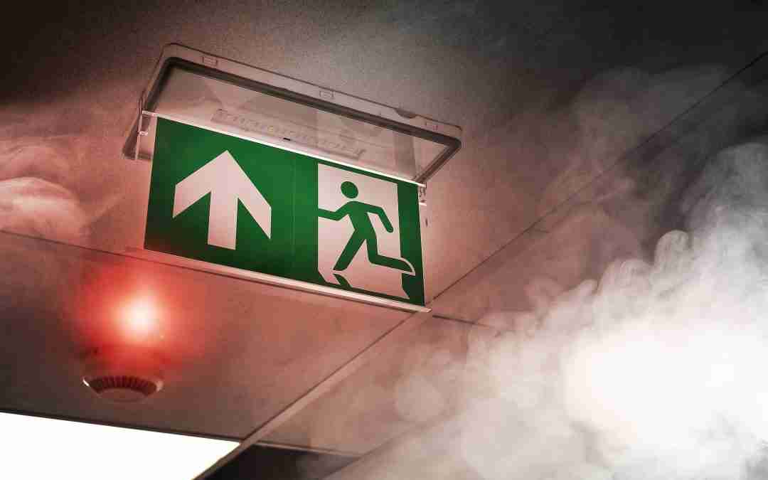 This image shows an emergency exit sign illuminated in a smoky environment, likely due to a fire or simulated emergency scenario. The presence of smoke highlights the importance of well-maintained emergency signage, fire alarms, and proper evacuation procedures. Key Fire Safety Considerations:
Visibility of Exit Signage The exit sign is clearly visible, which is crucial in an emergency.
Emergency lighting should be functional and regularly tested to ensure visibility during power failures.
Smoke Management & Evacuation Smoke in escape routes indicates potential issues with smoke control systems (e.g., stairwell pressurization, smoke dampers, or extraction fans).
Buildings should have effective smoke management systems to keep escape paths clear.
Fire Alarm & Detection Systems The red-lit fire alarm suggests an active alarm, signaling evacuation.
Fire alarm systems should be tested regularly to ensure timely detection and response.
Evacuation Plan & Drills Occupants should be familiar with evacuation routes and procedures.
Regular fire drills help ensure a swift and organized evacuation